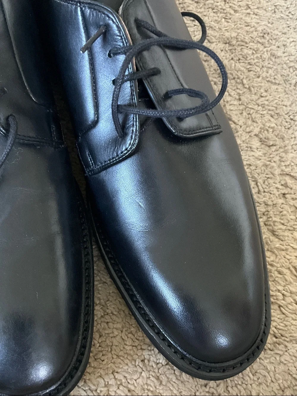 Allen Edmonds Devin Derby Lace-Up Oxford in Black